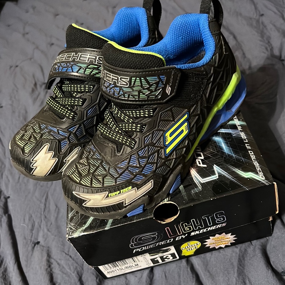 Gently used tennis shoes